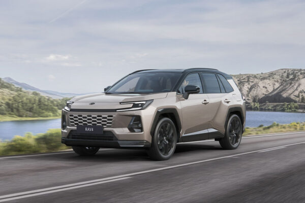 Untitled-2_0002_RAV4_014b_HEV_26